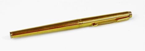 A Parker 180 fountain pen, in gilt colours, with arrow clip and circular insert to the top, two coloured nib, 14cm W.