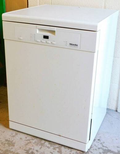 A Miele Immer Besser dishwasher, 85cm H, 60cm W, 61cm D.