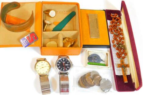 A small quantity of mixed jewellery and effects, to include two modern wristwatches, a prefect badge, silver plated football medallion, bangle, loose coinage, Bronson lighter, cuff links, etc. (1 tray)