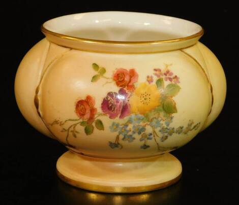 A Royal Worcester blush ivory vase, of quatro foil shape, shape code 867, c1907, 6cm H.