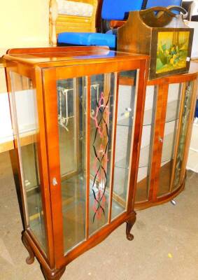 A newspaper rack, a display cabinet and another. (3)