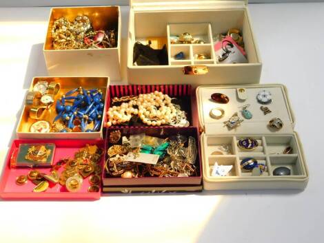 Silver and costume jewellery, including a simulated pearl necklace, further necklaces, various wristwatches, earrings, badges and brooches. (a quantity)