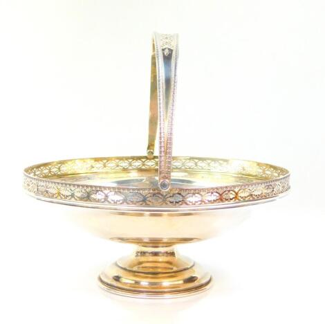 A George V silver pedestal basket, of circular form, with a pierced gallery and swing handle, Birmingham 1925, 12.88oz.