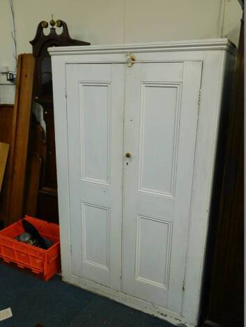 A Victorian white painted wooden silver cupboard, the outswept pediment over two doors, opening to reveal five green baize shelves, baize set back and lined doors, raised on a plinth base, 115cm H, 183.5cm W, 50.5cm D.