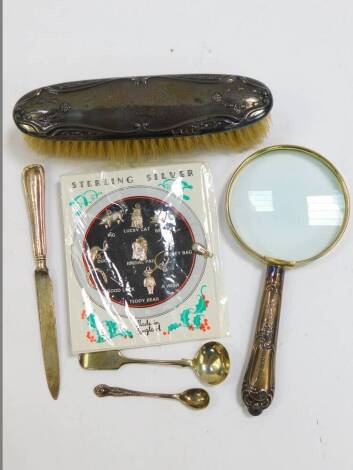 A George V silver backed clothes brush, embossed with harebells and rococo scrolls, Birmingham 1918, magnifying glass with silver handle, Sheffield 1991, silver salt spoon, plated mustard spoon and a fruit knife, together with a set of silver Christmas pu