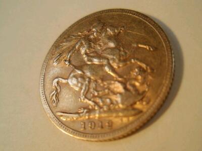 A George V gold sovereign