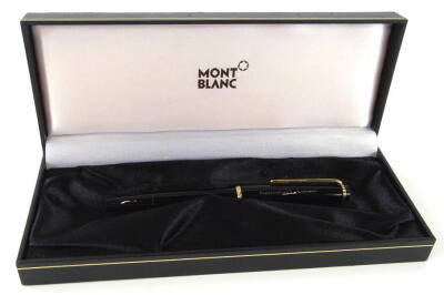 A Mont Blanc fountain pen, in black with gilt trim and clip, with white star to the lid, 12cm wide, in fitted case.