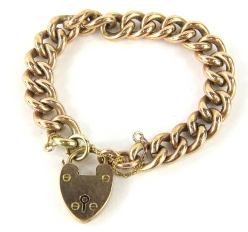 A curb link bracelet with heart shaped clasp, marked 9ct, 16cm long, 20g.