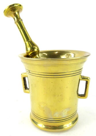 A brass pestle and mortar, 12cm diameter.