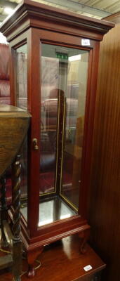 A mahogany finish glazed display cabinet of rectangular form on cabriole legs, 109cm high, 41cm wide, 36cm deep.