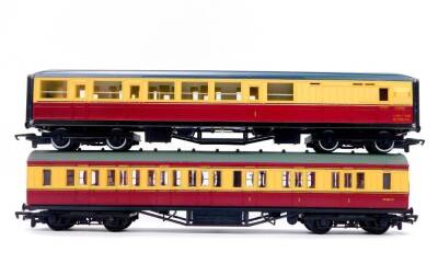 A Hornby OO-gauge B.R Ex-LNER Brake Coach, R410, and a Mainline Railways 37-111 OO-gauge B.R 57ft corridor coach in crimson and cream, boxed. (2) - 3