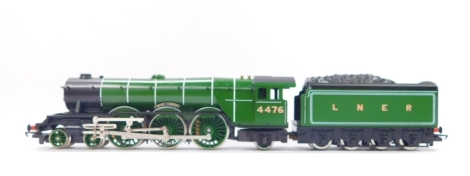 A Hornby OO-gauge locomotive and tender 'Royal Lancer', A1 Peppercorn Class, LNER green livery, 4-6-2, no 4476, R042, boxed.