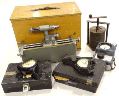 A Bryans Aeroquipment leak tester, with pressure to pilot knop, marked 'Knots', in metal case, 21cm high, a pressurised pump, a cable Tensiometer T5, in fitted case, another etc. (a quantity).