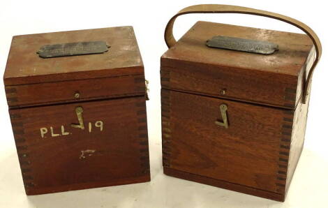 A mahogany altimeter box only, with 6C/346 label and visible dovetails, 19cm high, 18cm wide, 14cm deep, and another (2).