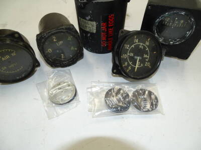 Various vintage aeroplane dials etc., to include an Air Space MPH dial, marked ME16 D No 1635/40, partially metal case, 10cm diameter, various other dials etc. (a quantity). - 2