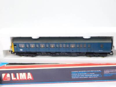 Two Lima OO gauge 205136 & 205138 Class 117 coaches, diesel multiple unit, BR Blue livery with yellow ends, W51132 and W51334, DCC fitted. (2) - 3