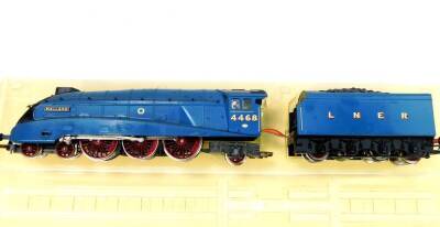 A Hornby OO gauge 'Mallard' locomotive and tender, Class A4, 4468, 4-6-2, LNER garter blue livery,4-6-2, 4468, DCC fitted, R304, boxed. - 2