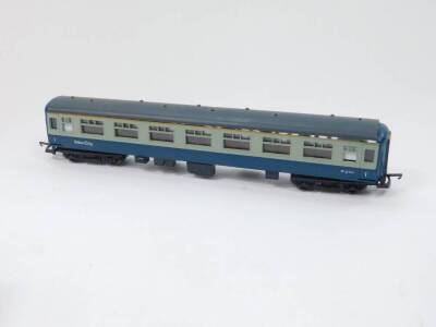 Two Lima OO-gauge InterCity 125 Class 43 HST engines, BR Corporate blue, 205160 and 205164, boxed, and an InterCity coach in BR Corporate blue W13493, DCC fitted. (3) - 2