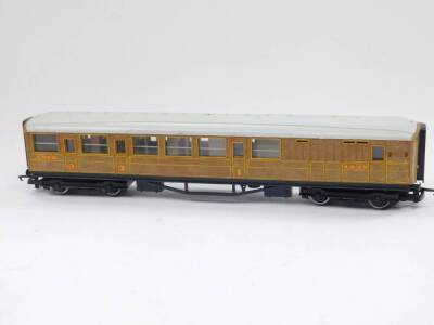 Six Hornby OO-gauge composite coaches, LNER Gresley teak livery, R477, R405 and R478. - 2