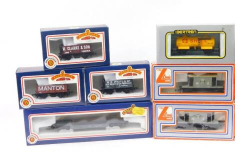 Bachmann and Lima boxed OO-gauge rolling stock, 305621WNE, Claycross cast iron truck, another for W Clarke & Sons, Bogie Well wagon 33-902, etc., DCC fitted, boxed. (7)