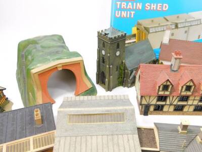 Various OO-gauge train layout accessories, including buildings, engine sheds, etc., boxed Peco train shed unit, etc. (a quantity) - 2