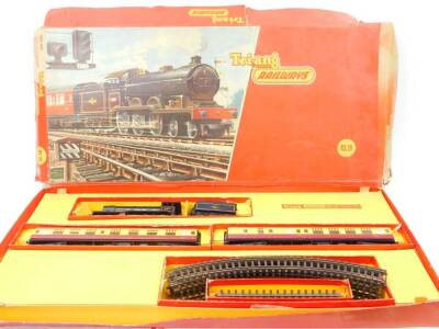 A Hornby Tri-ang HO/OO-gauge train set, RS.29, boxed together with Triang servicing and other leaflets.