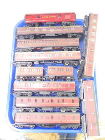 Bachmann, Hornby and Mainline coaches, LMS 31239, 37762, Royal Mail, 30224, etc., (11)