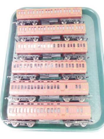 Hornby OO-gauge coaches, 6438 and 4633. (6)