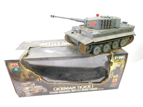 A WSN German Tiger 1 radio controlled battle tank, 00804 scale model (boxed)