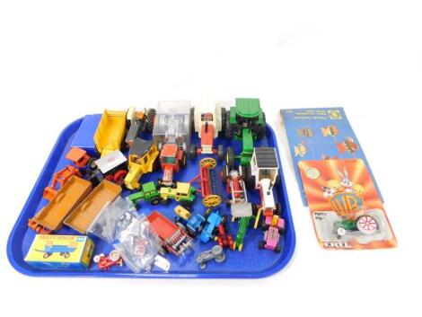 Die cast agricultural vehicles etc., including a Porky Pig metal tractor, Case International John Deere, various other diecast implements, Corgi toys beast carrier in yellow and red, Britains tractor, a Fendt cased tractor etc. (a quantity)