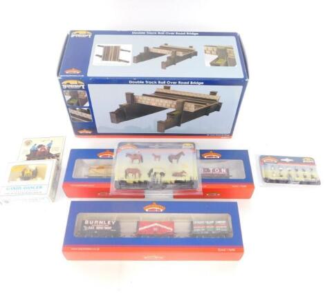 Bachmann boxed 00 gauge accessories etc., comprising a Pool 14 tonne tank lorry, three set private owner set wagons Crynant, further 8 tonne lorry, double track rail over road bridge, horses set, and a Gandy Dancer HO scale workman truck with driver, boxe