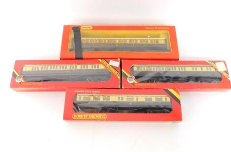 Hornby 00 gauge coaches, comprising 1st Class/3rd Class with restaurant car 9578, two other similar and a larger R26 GWR 1st/3rd coach, boxed. (a quantity)