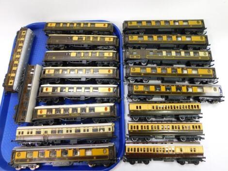 Mainline Tri-ang and other 00 gauge coaches, various Pulllman, car number 79, Jane, Louisa, Mary, various others. (a quantity).