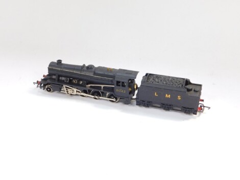 A Wrenn OO/HO-gauge locomotive and tender, 8042 LMS 2-8-0 Freight W2225, boxed.