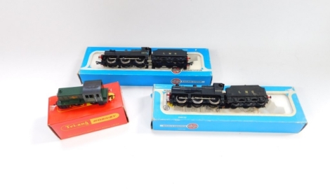 Two Airfix locomotives and tenders, 4454 LMS, and a Hornby diesel locomotive, green livery, D2907, boxed. (3)