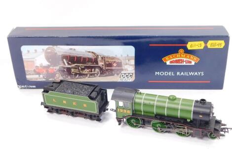 A Bachmann OO-gauge K3 Class locomotive, LNER 1935 Doncaster green livery, 2-6-0, 3-2-279, boxed.