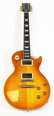 A Gibson Les Paul traditional electric guitar, in honeyburst finish, having twin humbucker pickups, trapezoid inlays and mahogany body, with original Gibson hard shell case. - 2