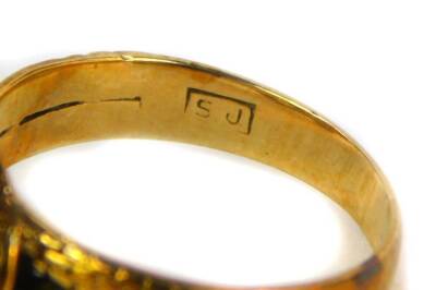 A 9ct gold interlinked serpent ring, 4.5g. - 3