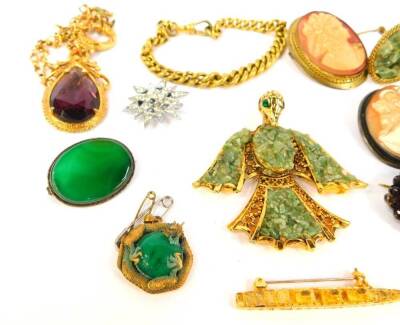 A selection of costume jewellery, including cameo brooches, jade coloured ring, flat curb bracelet, bird pendant necklace, etc. - 2