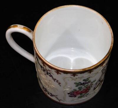 A 19thC armorial porcelain cup, by Samson of Paris, decorated with a coat of arms with the Cnock Flaghan coat of arms with gilt highlights and a pseudo Japanese mark beneath, 17cm high. - 4