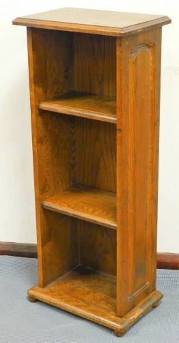 A late 20thC oak narrow open bookcase, of rectangular form with three shelves, 97cm high, 41cm wide, 26cm deep.