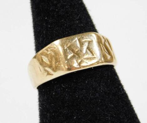 A 9ct gold ring, with shaped band and star emblem, size M, 4g.