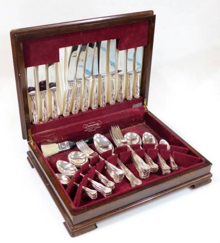 A canteen of silver plated Flexfit cutlery, shell capped King's pattern, in walnut veneered canteen, 10cm high, 41cm wide, 31cm deep.