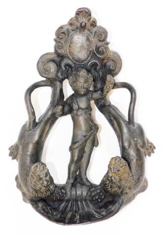 An early 17thC Venetian bronze door knocker, formed by a cartouche over a putti dividing two lions, circa 1600, 28cm high, 22cm wide.