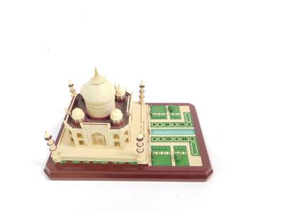 A Lennox sculpture of The Taj Mahal, Great Castles of The World, c1995, boxed, 18cm H, 30cm D, 20.5cm W.