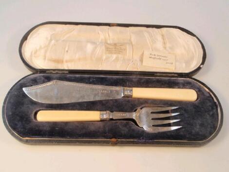 A pair of George V silver fish servers