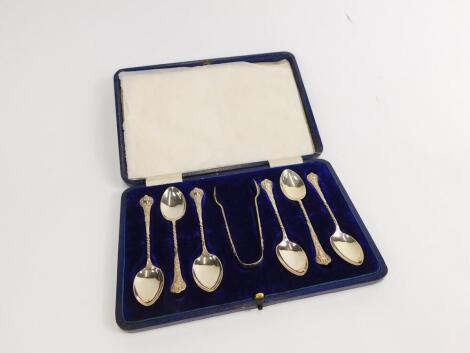 A set of six Edward VII silver coffee spoons, together with sugar tongs, cased, Birmingham 1906, 2.43oz.