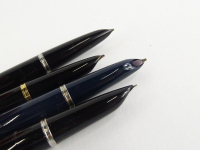 Four Parker 61 fountain pens, three in black, one navy, the navy example with blue enamel to the clip. - 2