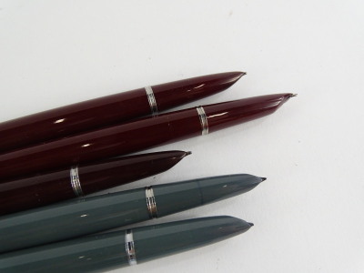 Five various coloured Parker 61 fountain pens, to include two in pale green, three burgundy. - 2