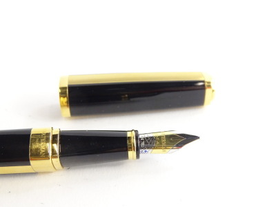 A Waterman black and gilt fountain pen, with fine engraved ribbed decoration, the nib stamped Ideal 18k 750. - 2